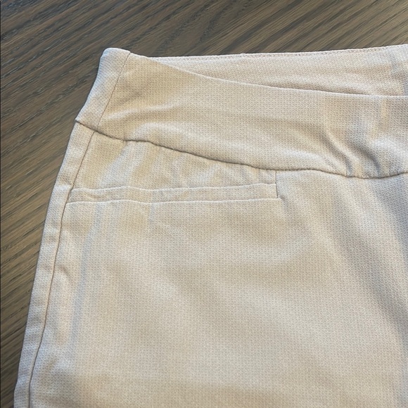 CHICOS Stylish Women’s White Cropped Pants - Picture 4 of 7